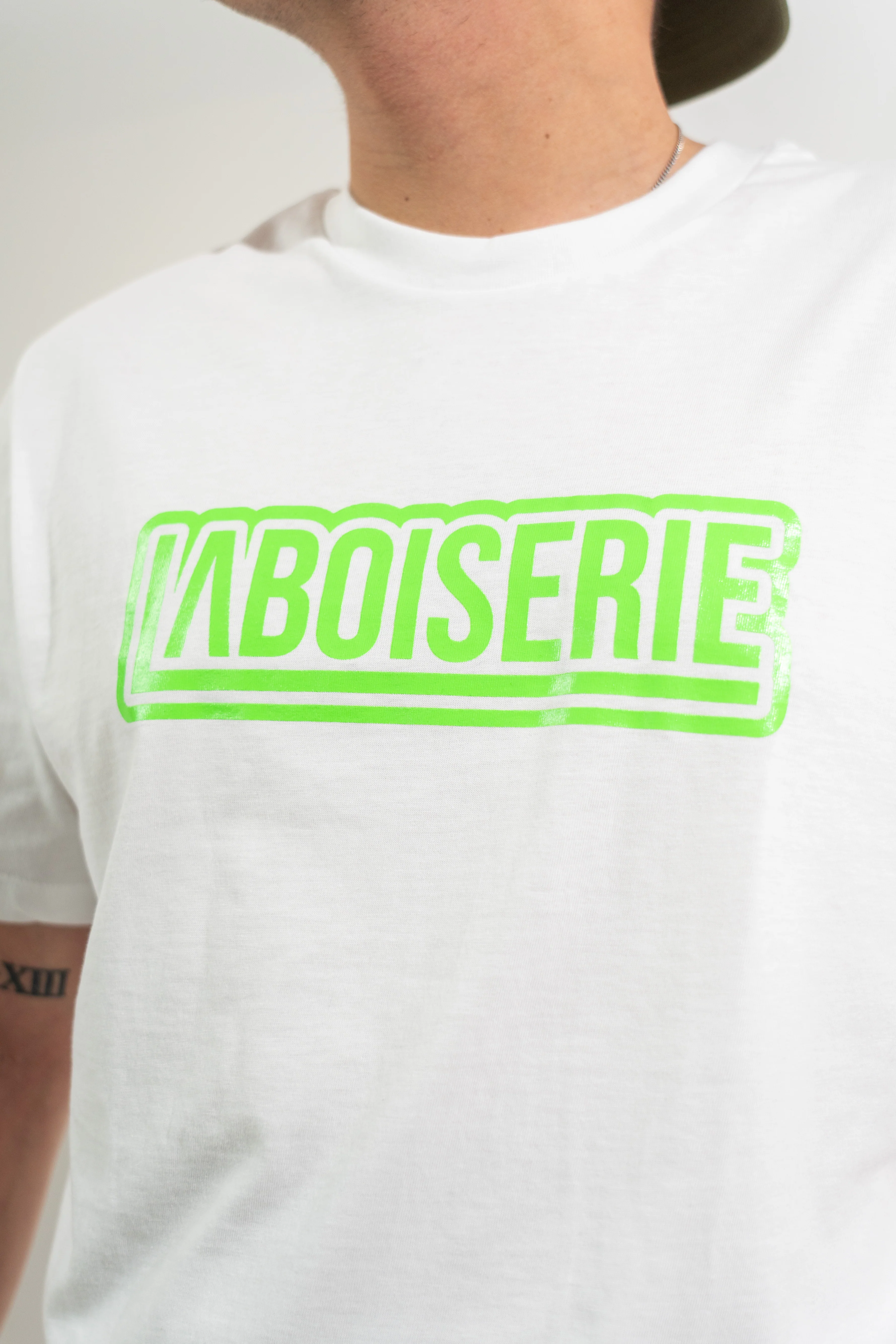 T-SHIRT FLUO BOISERIE BLANC - Image 2